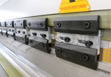 夹具.jpg 夹具.jpg